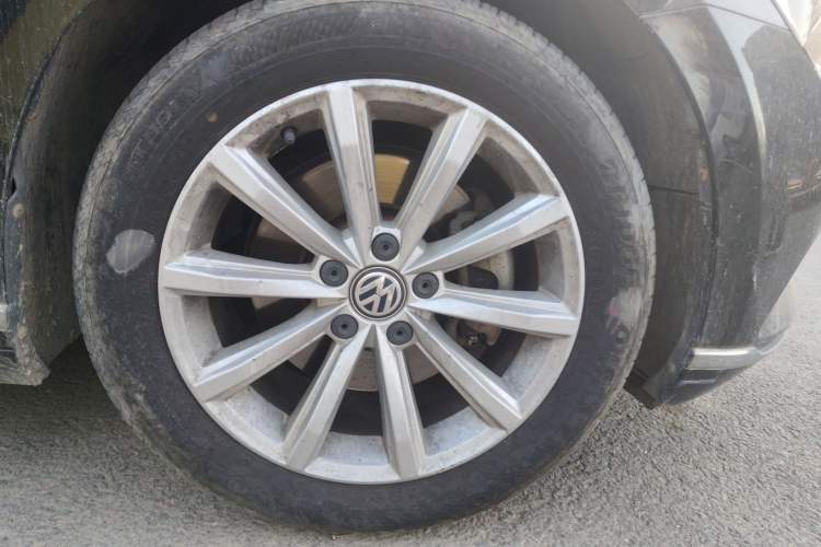 Used Volkswagen Magotan 2017 330TSI DSG Leading Model Right Front Wheel Hub