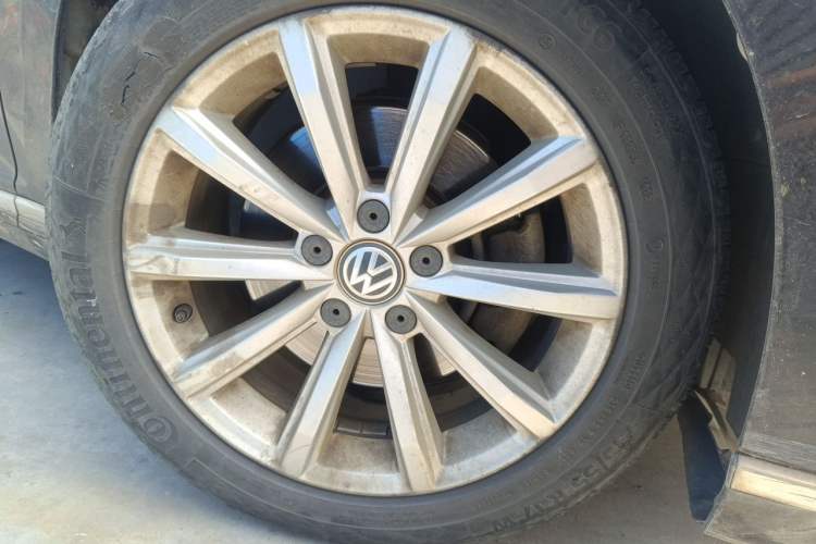 Used Volkswagen Magotan 2017 330TSI DSG Leading Model Right Front Wheel Hub