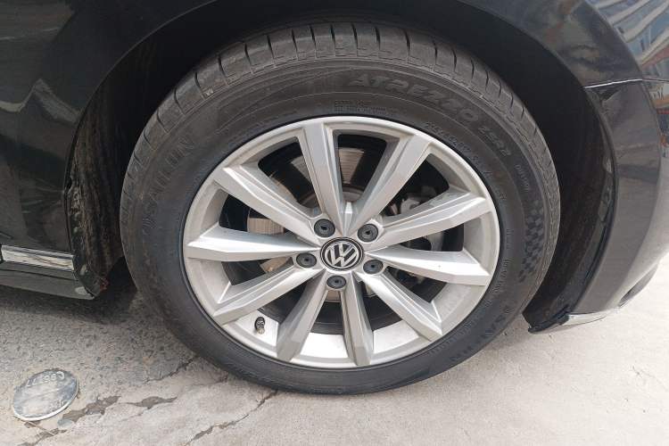 Used Volkswagen Magotan 2017 280TSI DSG Leading Edition Right Front Wheel Hub