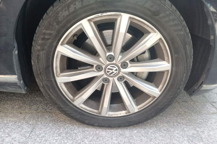 Used Volkswagen Magotan 2017 330TSI DSG Leading Model Right Front Wheel Hub