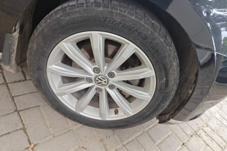 Used Volkswagen Magotan 2017 330TSI DSG Leading Model Right Front Wheel Hub