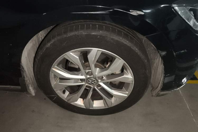 Used Volkswagen Magotan 2017 330TSI DSG Luxury Model Right Front Wheel Hub