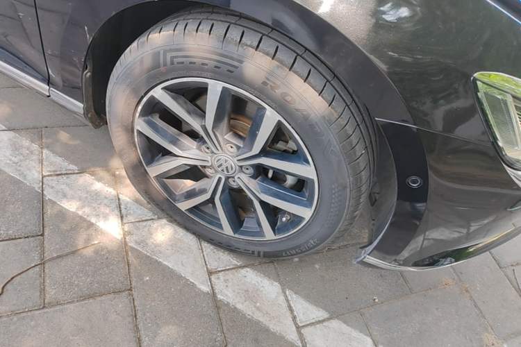 Used Volkswagen Magotan 2017 330TSI DSG Luxury Model Right Front Wheel Hub