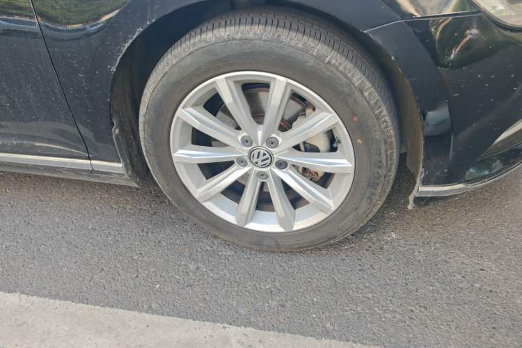 Used Volkswagen Magotan 2017 330TSI DSG Leading Model Right Front Wheel Hub