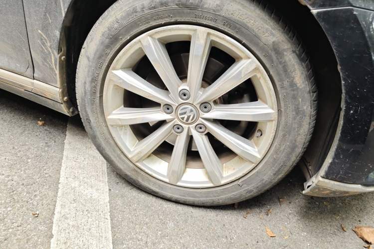 Used Volkswagen Magotan 2017 330TSI DSG Leading Model Right Front Wheel Hub