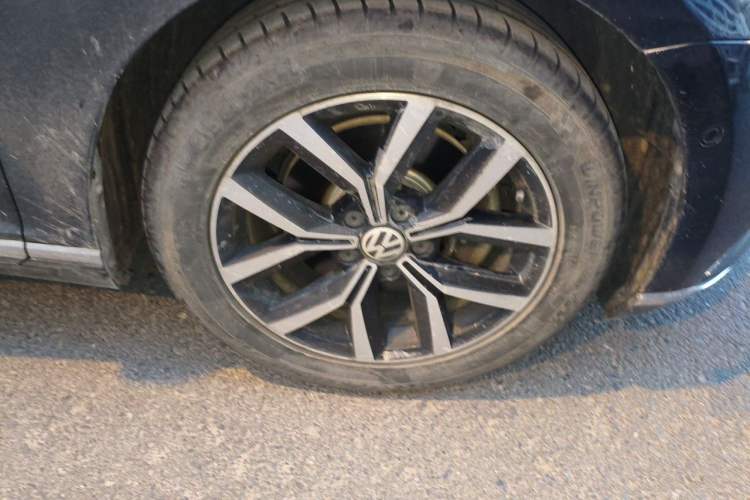 Used Volkswagen Magotan 2017 330TSI DSG Luxury Model Right Front Wheel Hub
