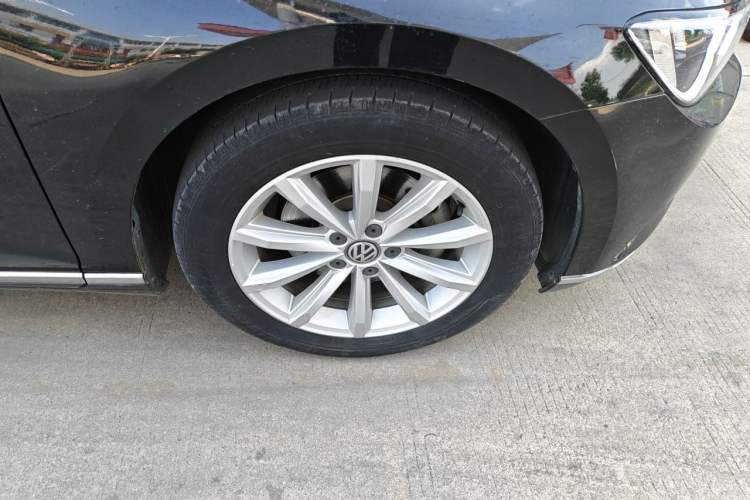 Used Volkswagen Magotan 2017 330TSI DSG Leading Model Right Front Wheel Hub
