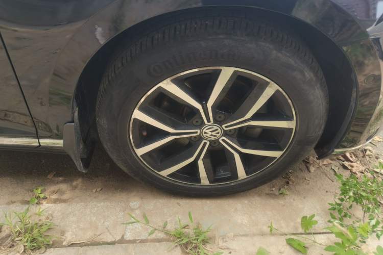 Used Volkswagen Magotan 2017 330TSI DSG Luxury Model Right Front Wheel Hub