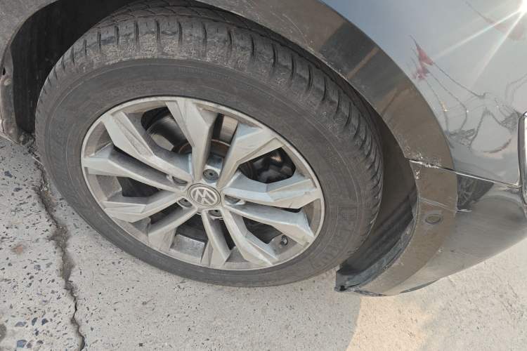 Used Volkswagen Magotan 2017 330TSI DSG Luxury Model Right Front Wheel Hub
