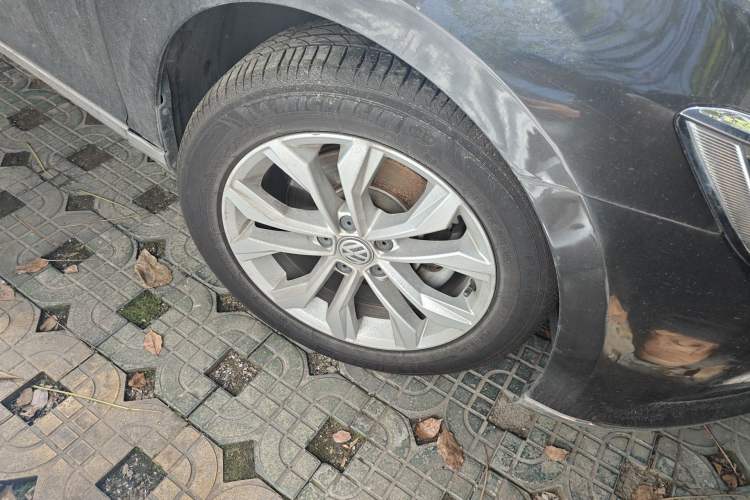 Used Volkswagen Magotan 2017 330TSI DSG Luxury Model Right Front Wheel Hub