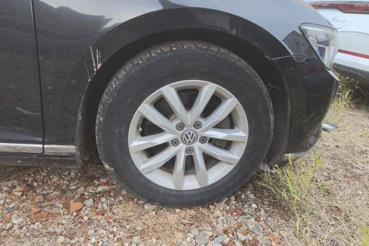 Used Volkswagen Magotan 2017 330TSI DSG Comfort Model Right Front Wheel Hub