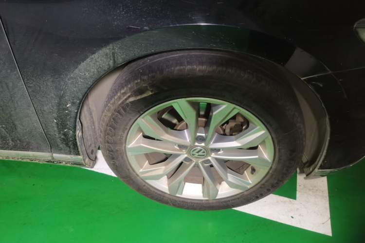 Used Volkswagen Magotan 2017 330TSI DSG Luxury Model Right Front Wheel Hub