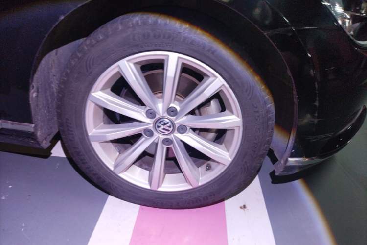 Used Volkswagen Magotan 2017 330TSI DSG Leading Model Right Front Wheel Hub
