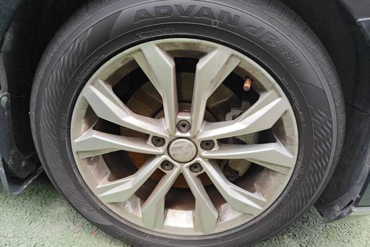 Used Volkswagen Magotan 2017 330TSI DSG Luxury Model Right Front Wheel Hub
