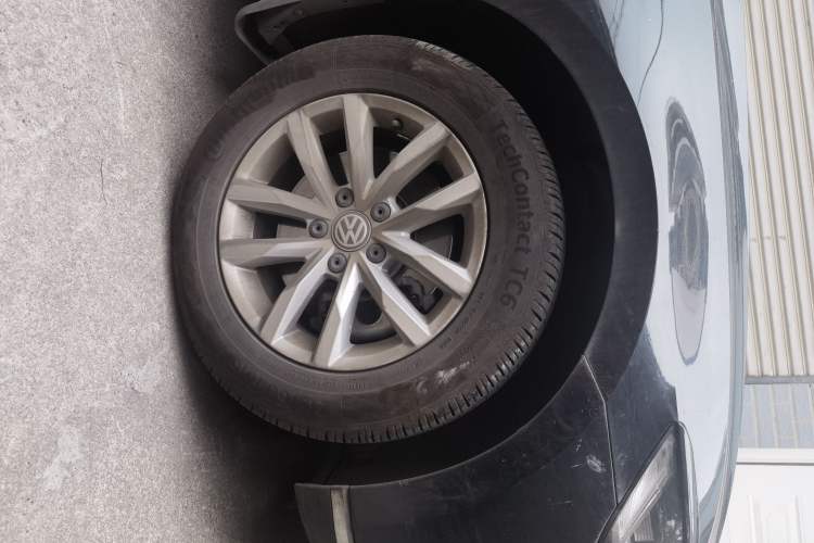 Used Volkswagen Magotan 2017 330TSI DSG Leading Model Right Front Wheel Hub