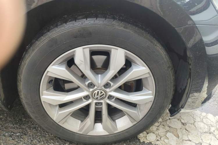 Used Volkswagen Magotan 2017 330TSI DSG Luxury Model Right Front Wheel Hub