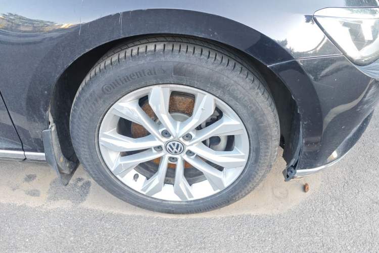 Used Volkswagen Magotan 2017 330TSI DSG Luxury Model Right Front Wheel Hub