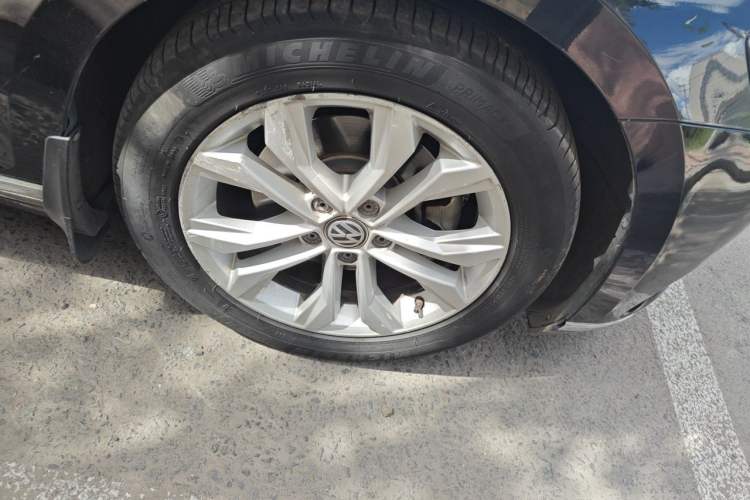 Used Volkswagen Magotan 2017 380TSI DSG Luxury Model Right Front Wheel Hub