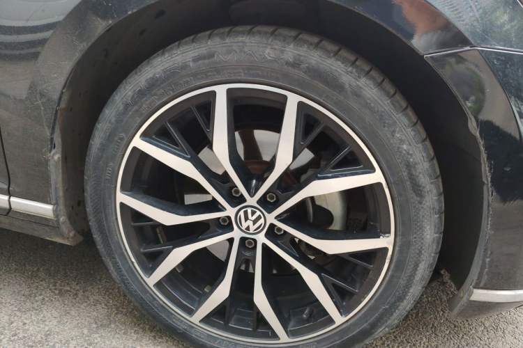 Used Volkswagen Magotan 2017 330TSI DSG Luxury Model Right Front Wheel Hub