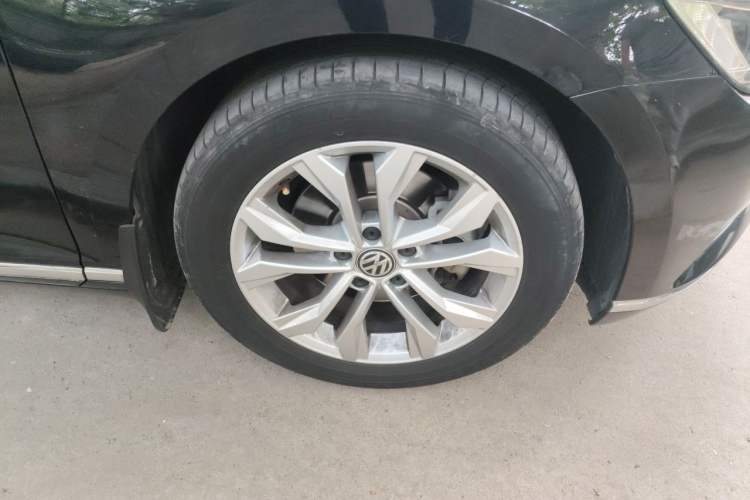 Used Volkswagen Magotan 2017 330TSI DSG Luxury Model Right Front Wheel Hub