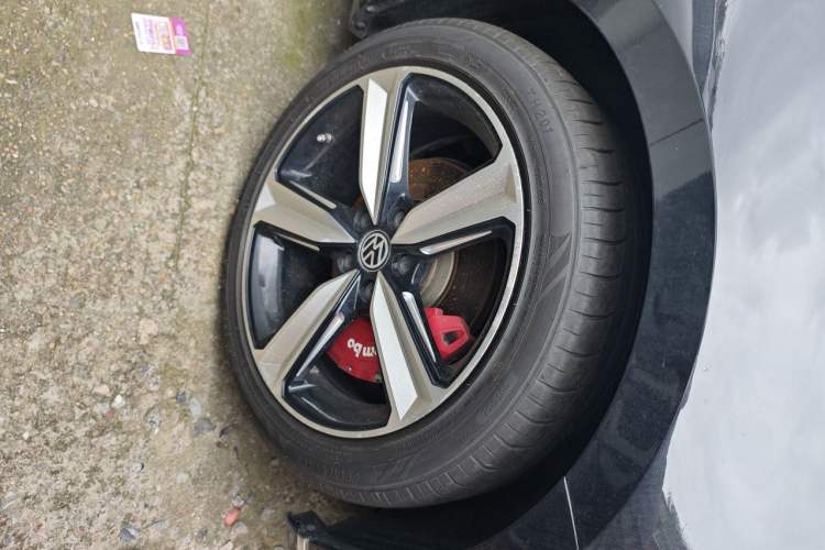 Used Volkswagen Magotan 2017 330TSI DSG Leading Model Right Front Wheel Hub