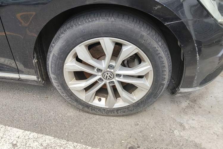 Used Volkswagen Magotan 2017 330TSI DSG Luxury Model Right Front Wheel Hub