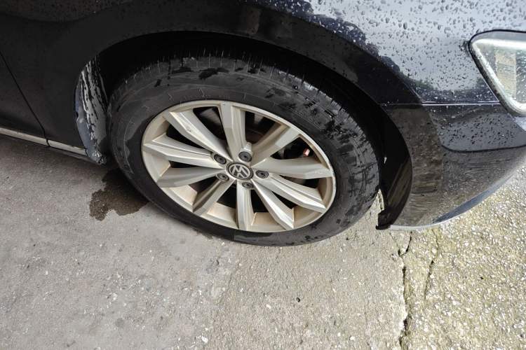 Used Volkswagen Magotan 2017 330TSI DSG Leading Model Right Front Wheel Hub