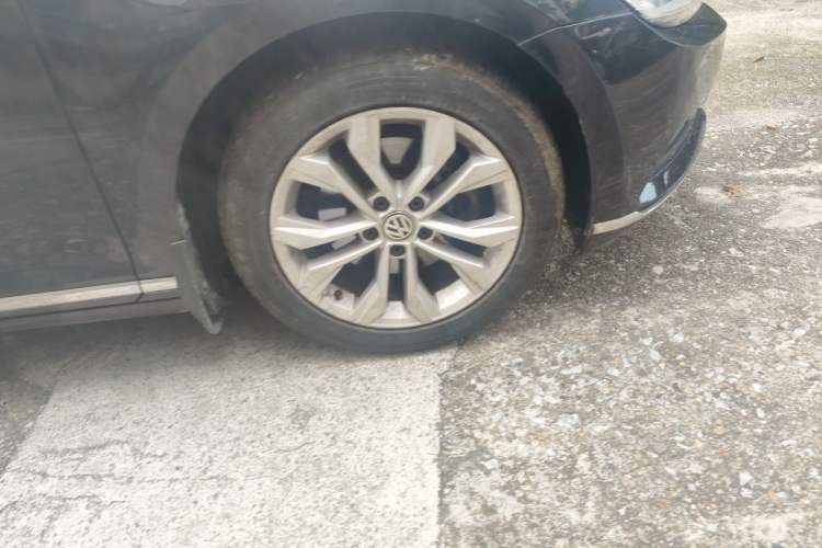 Used Volkswagen Magotan 2017 330TSI DSG Luxury Model Right Front Wheel Hub
