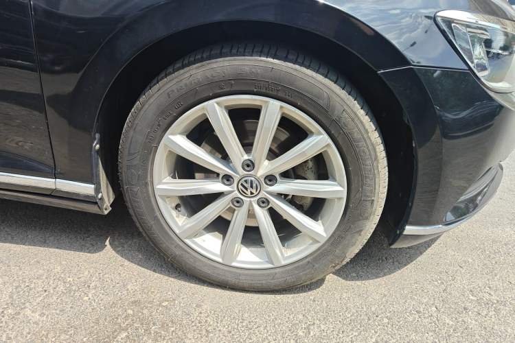 Used Volkswagen Magotan 2017 330TSI DSG Leading Model Right Front Wheel Hub