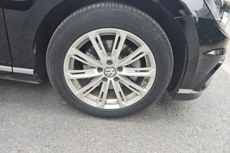 Used Volkswagen Magotan 2017 330TSI DSG Luxury Model Right Front Wheel Hub