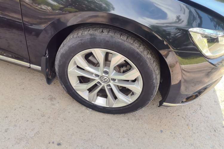 Used Volkswagen Magotan 2017 330TSI DSG Luxury Model Right Front Wheel Hub