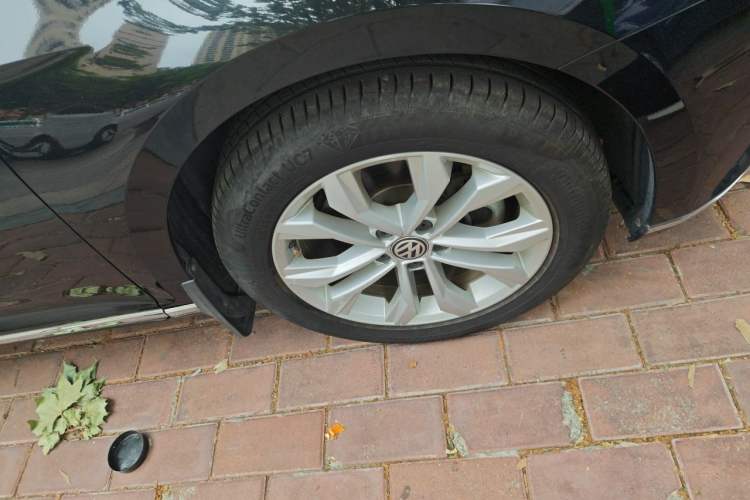 Used Volkswagen Magotan 2017 330TSI DSG Luxury Model Right Front Wheel Hub