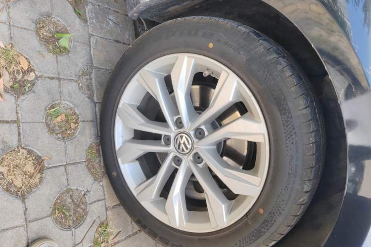 Used Volkswagen Magotan 2017 330TSI DSG Luxury Model Right Front Wheel Hub