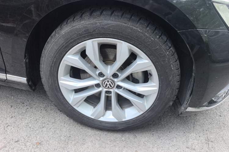 Used Volkswagen Magotan 2017 330TSI DSG Luxury Model Right Front Wheel Hub