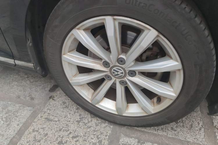 Used Volkswagen Magotan 2017 280TSI DSG Leading Edition Right Front Wheel Hub