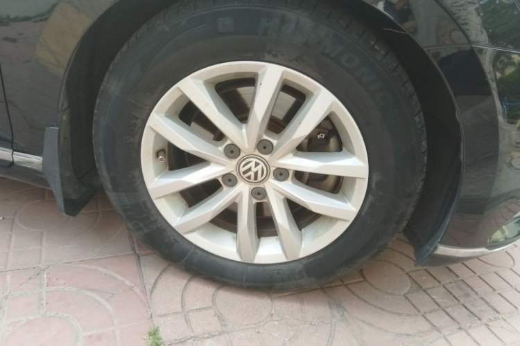 Used Volkswagen Magotan 2017 280TSI DSG Comfort Model Right Front Wheel Hub