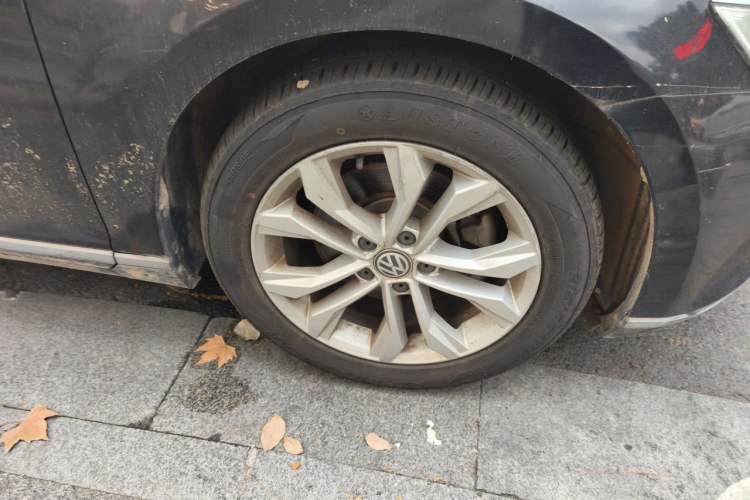 Used Volkswagen Magotan 2017 330TSI DSG Luxury Model Right Front Wheel Hub