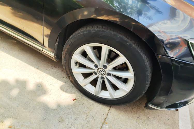 Used Volkswagen Magotan 2017 330TSI DSG Leading Model Right Front Wheel Hub