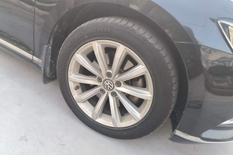 Used Volkswagen Magotan 2017 330TSI DSG Leading Model Right Front Wheel Hub