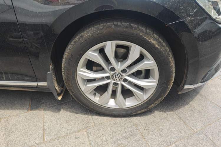 Used Volkswagen Magotan 2017 330TSI DSG Luxury Model Right Front Wheel Hub