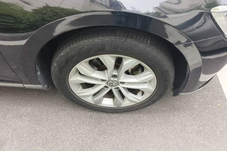 Used Volkswagen Magotan 2017 330TSI DSG Luxury Model Right Front Wheel Hub