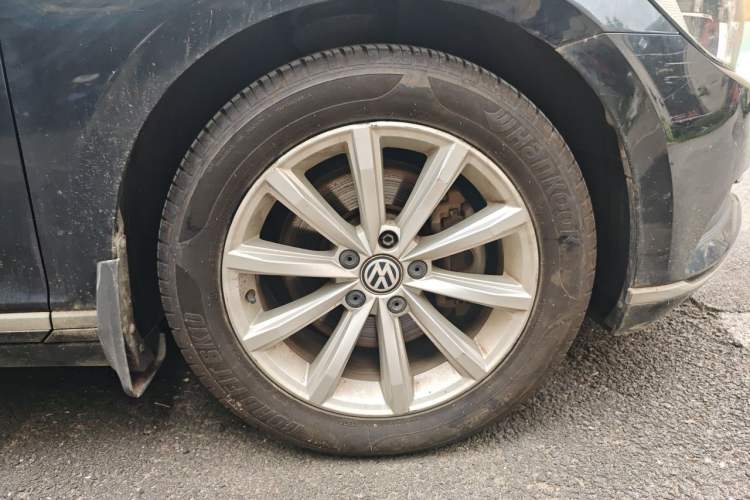 Used Volkswagen Magotan 2017 330TSI DSG Leading Model Right Front Wheel Hub