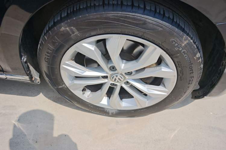Used Volkswagen Magotan 2017 330TSI DSG Luxury Model Right Front Wheel Hub