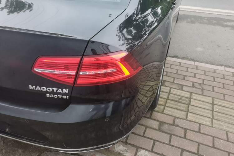 Used Volkswagen Magotan 2017 330TSI DSG Luxury Model Right Rear Taillight