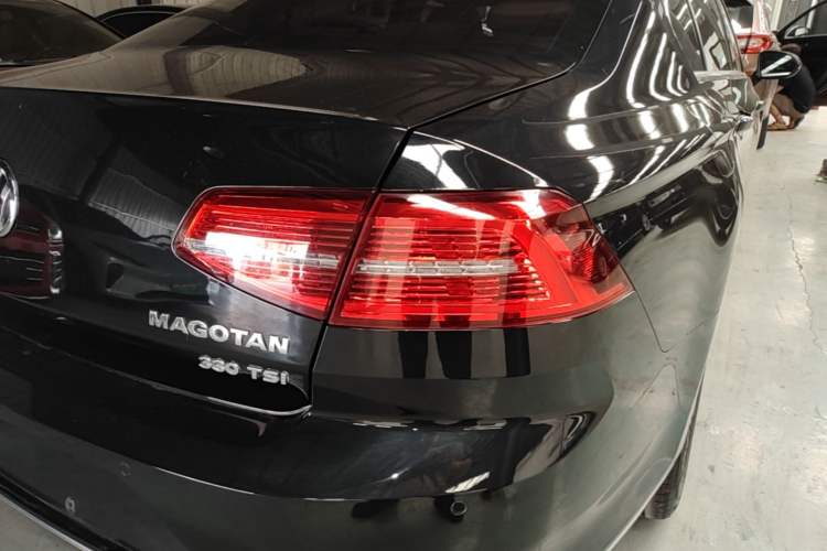 Used Volkswagen Magotan 2017 330TSI DSG Luxury Model Right Rear Taillight