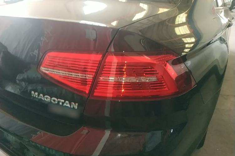 Used Volkswagen Magotan 2017 330TSI DSG Leading Model Right Rear Taillight