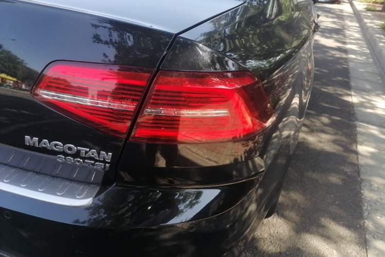 Used Volkswagen Magotan 2017 380TSI DSG Luxury Model Right Rear Taillight
