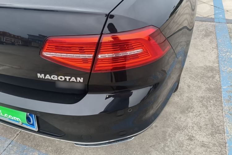 Used Volkswagen Magotan 2017 380TSI DSG Luxury Model Right Rear Taillight
