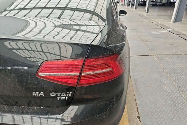 Used Volkswagen Magotan 2017 330TSI DSG Luxury Model Right Rear Taillight
