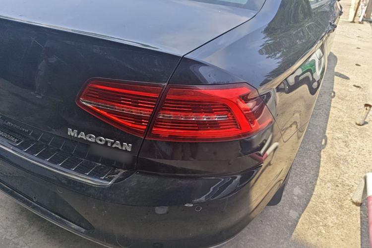 Used Volkswagen Magotan 2017 280TSI DSG Leading Edition Right Rear Taillight